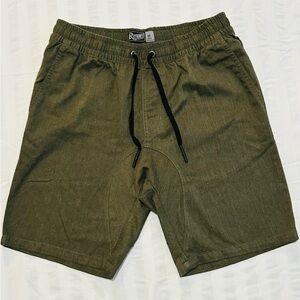 NWOT Retrofit Green Khaki Shorts SZ M
